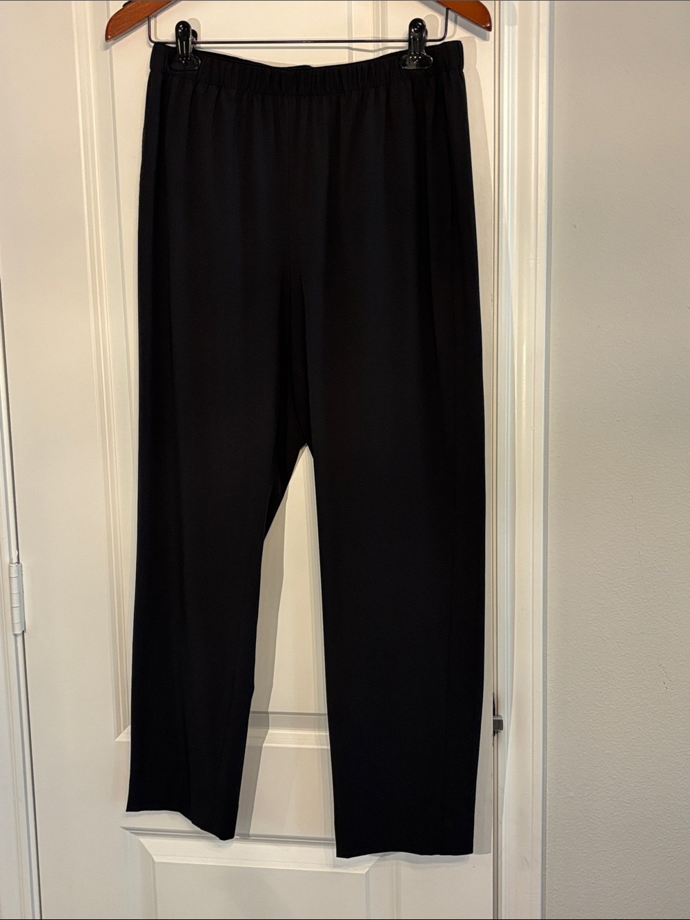 Vince Women’s Black Elastic High Waisted Lightweight Ankle Pants. Size Medium